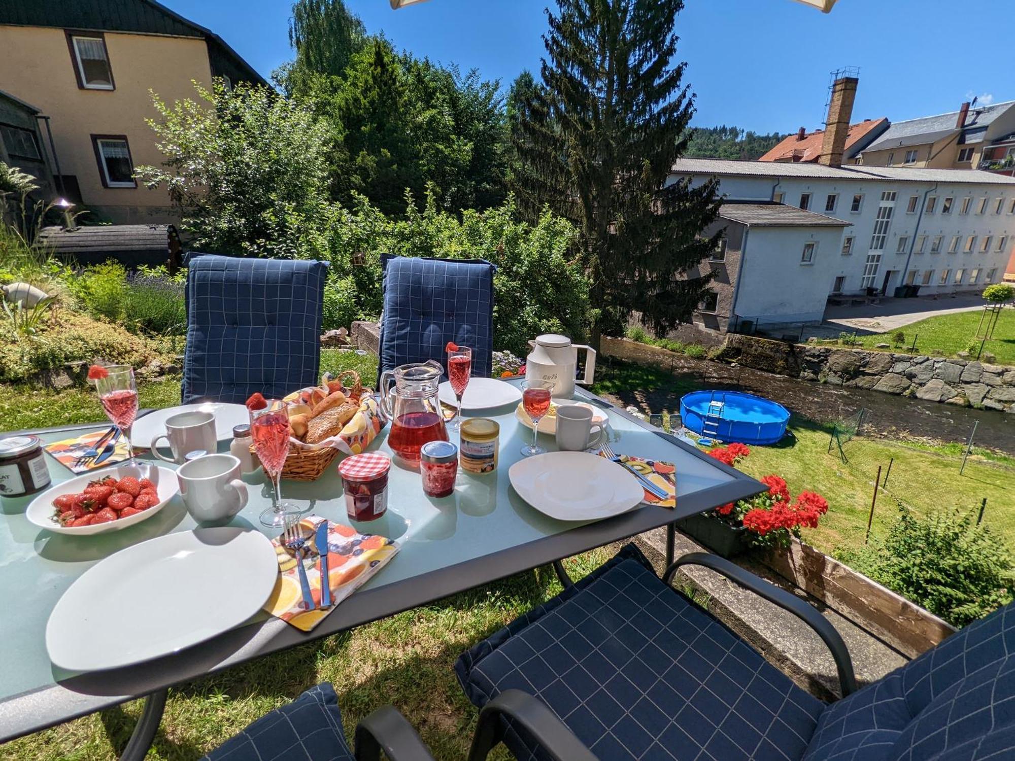 F4 - Urlaubsmagie - Grosse Wohnung Fuer Bis Zu 10 Personen Sebnitz Exterior foto